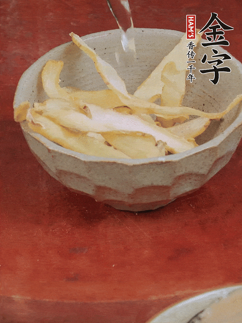 玉竹、花菇分別清水泡發(fā)。