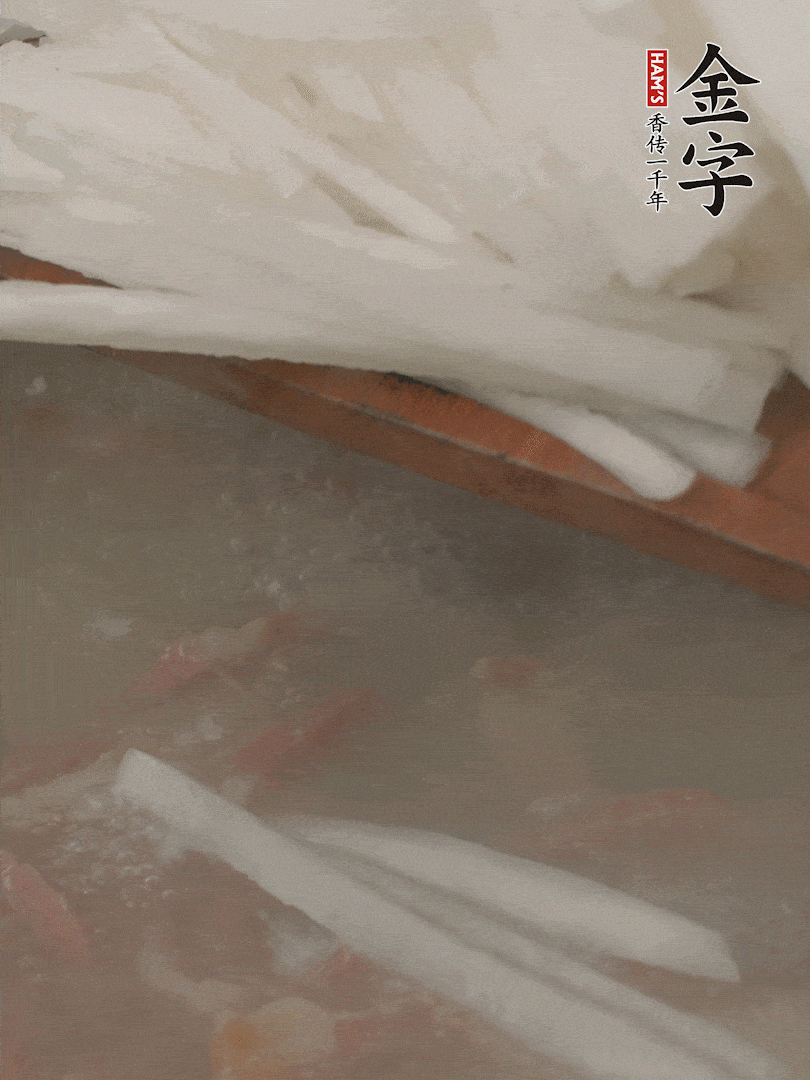 放蘿卜絲，燉5分鐘。