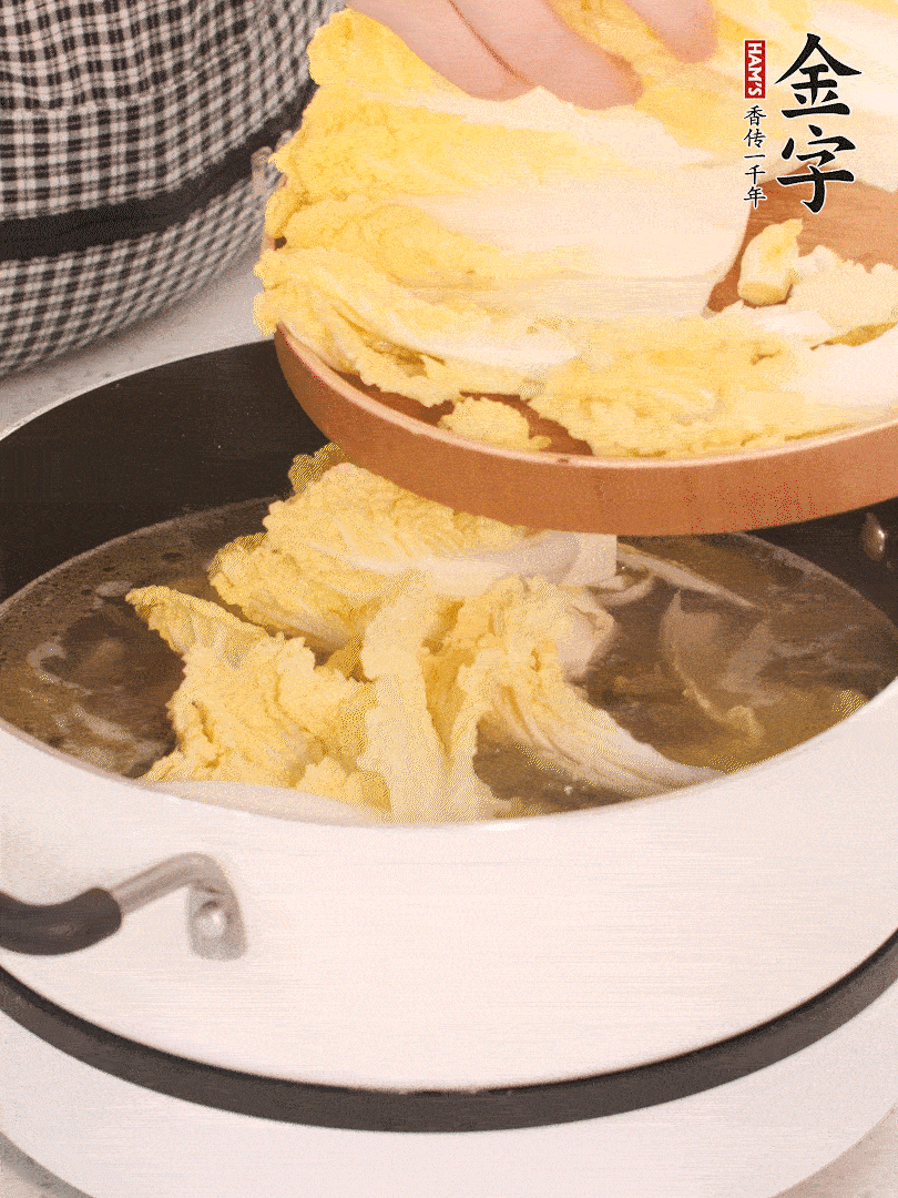 放入娃娃菜、金針菇再燉煮5分鐘。