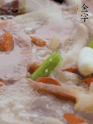 最后下枸杞、蒜白。