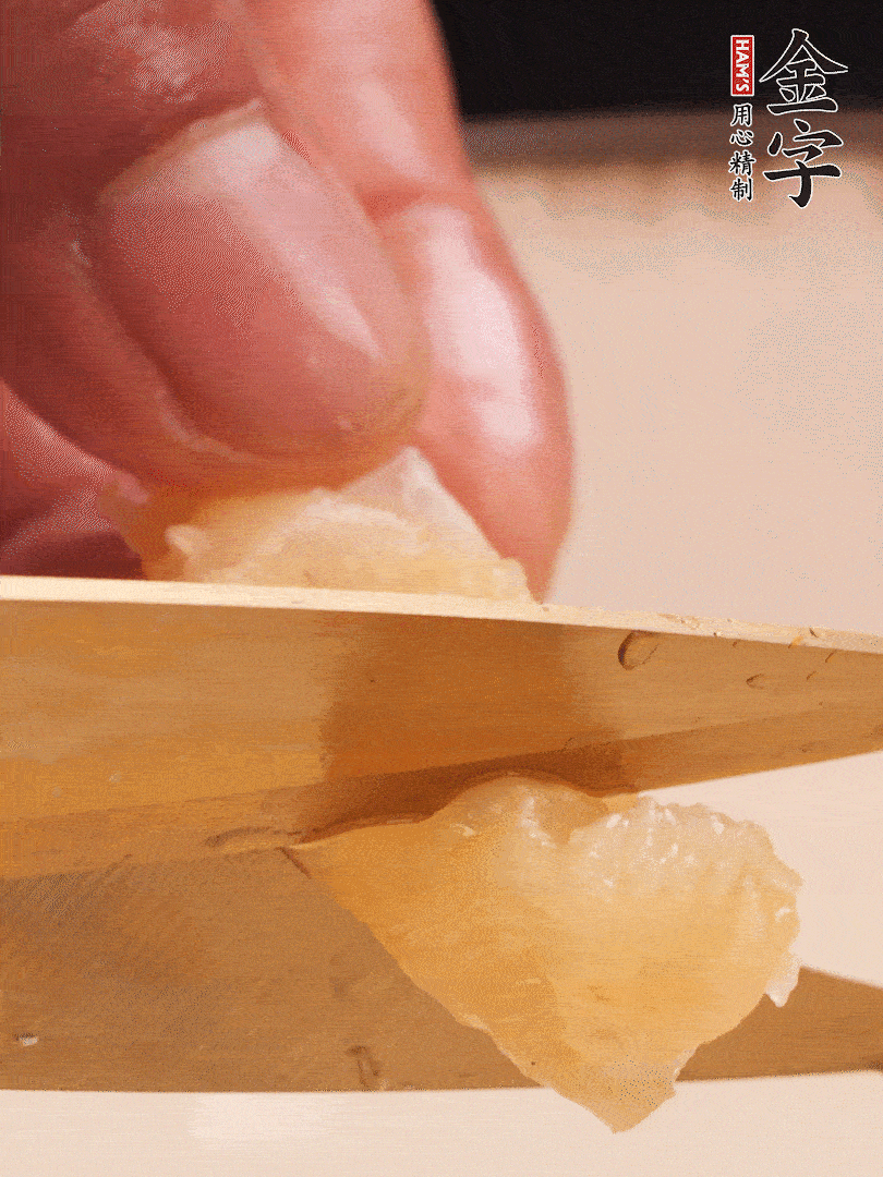 取出放入清水中，清洗表面，再剪成小段