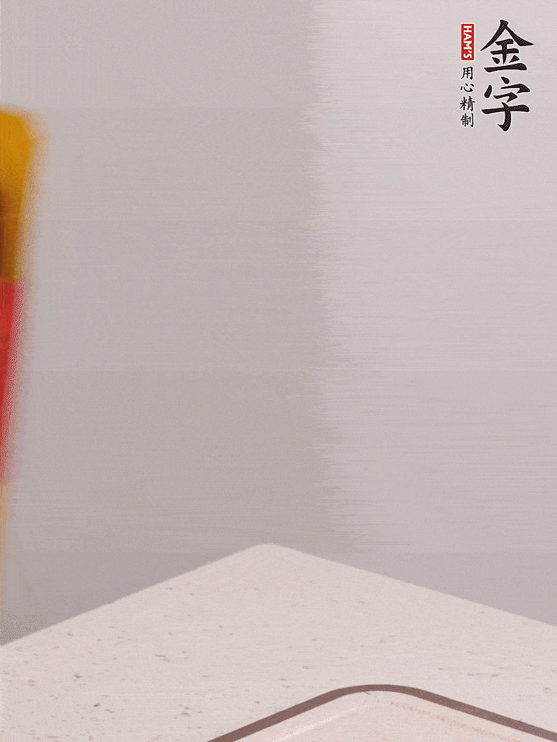 金字火腿切片，溫水浸泡5分鐘，將牛腩放鍋中，倒入比食材多2倍的清水，加姜焯水