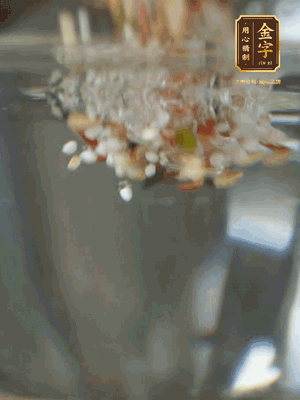 雜糧提前浸泡6小時(shí)，洗凈后下砂鍋